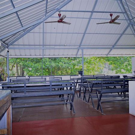 Nirupama,Hotel Aluva 700 Mtr From Aluva Railway Station Alwaye Buitenkant foto