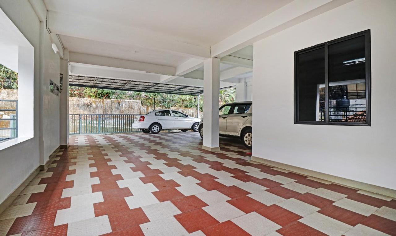 Nirupama,Hotel Aluva 700 Mtr From Aluva Railway Station Alwaye Buitenkant foto