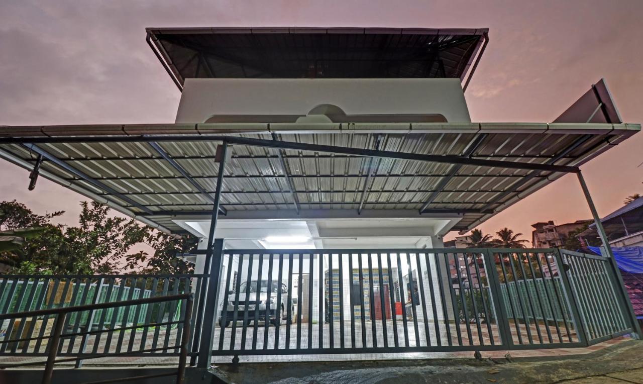 Nirupama,Hotel Aluva 700 Mtr From Aluva Railway Station Alwaye Buitenkant foto