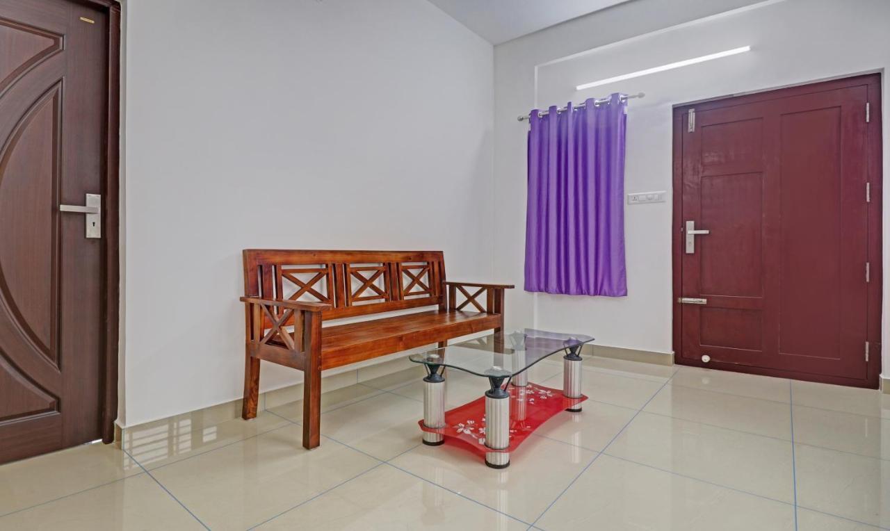 Nirupama,Hotel Aluva 700 Mtr From Aluva Railway Station Alwaye Buitenkant foto