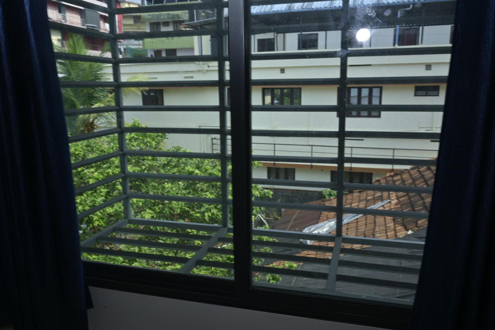Nirupama,Hotel Aluva 700 Mtr From Aluva Railway Station Alwaye Buitenkant foto