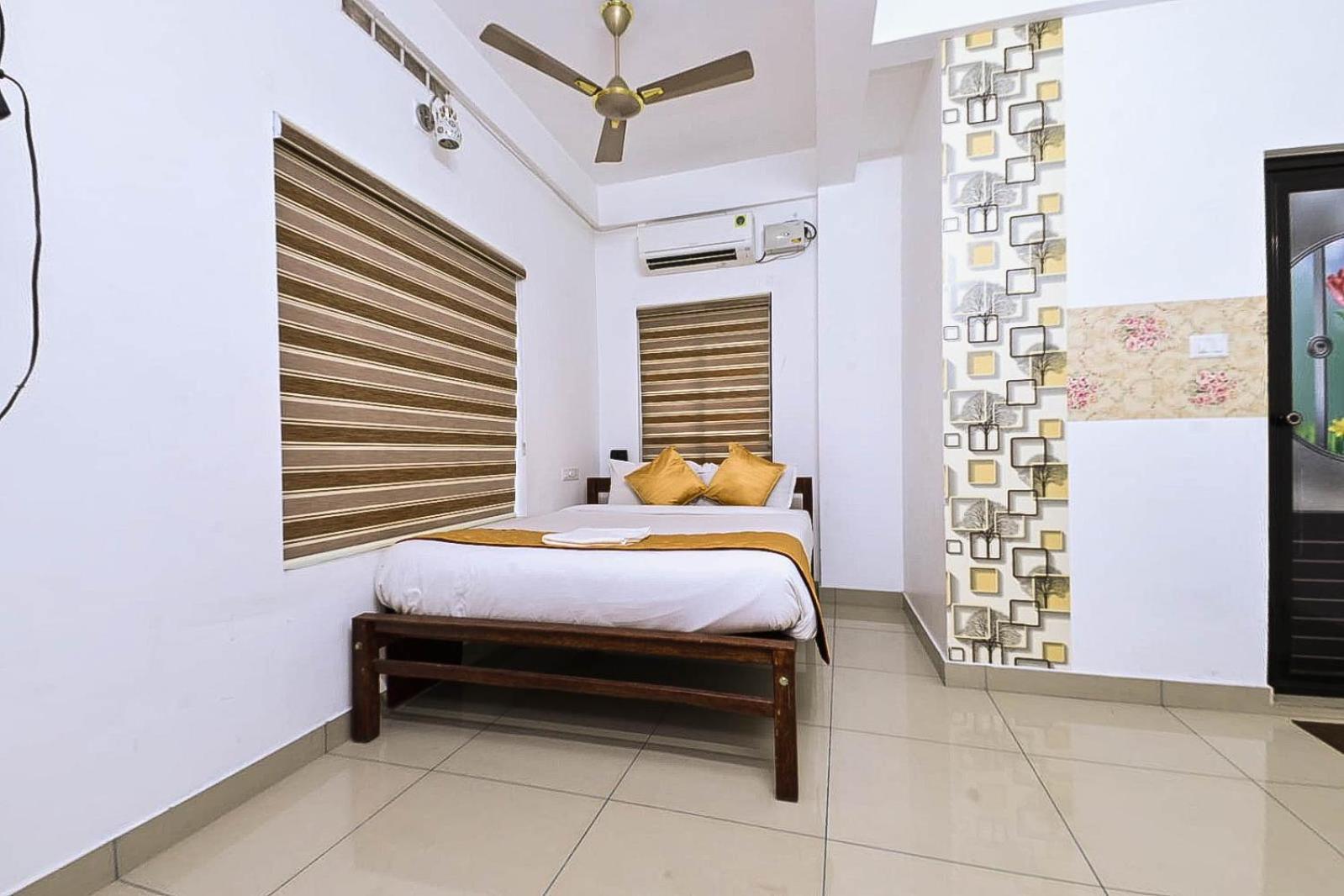 Nirupama,Hotel Aluva 700 Mtr From Aluva Railway Station Alwaye Buitenkant foto