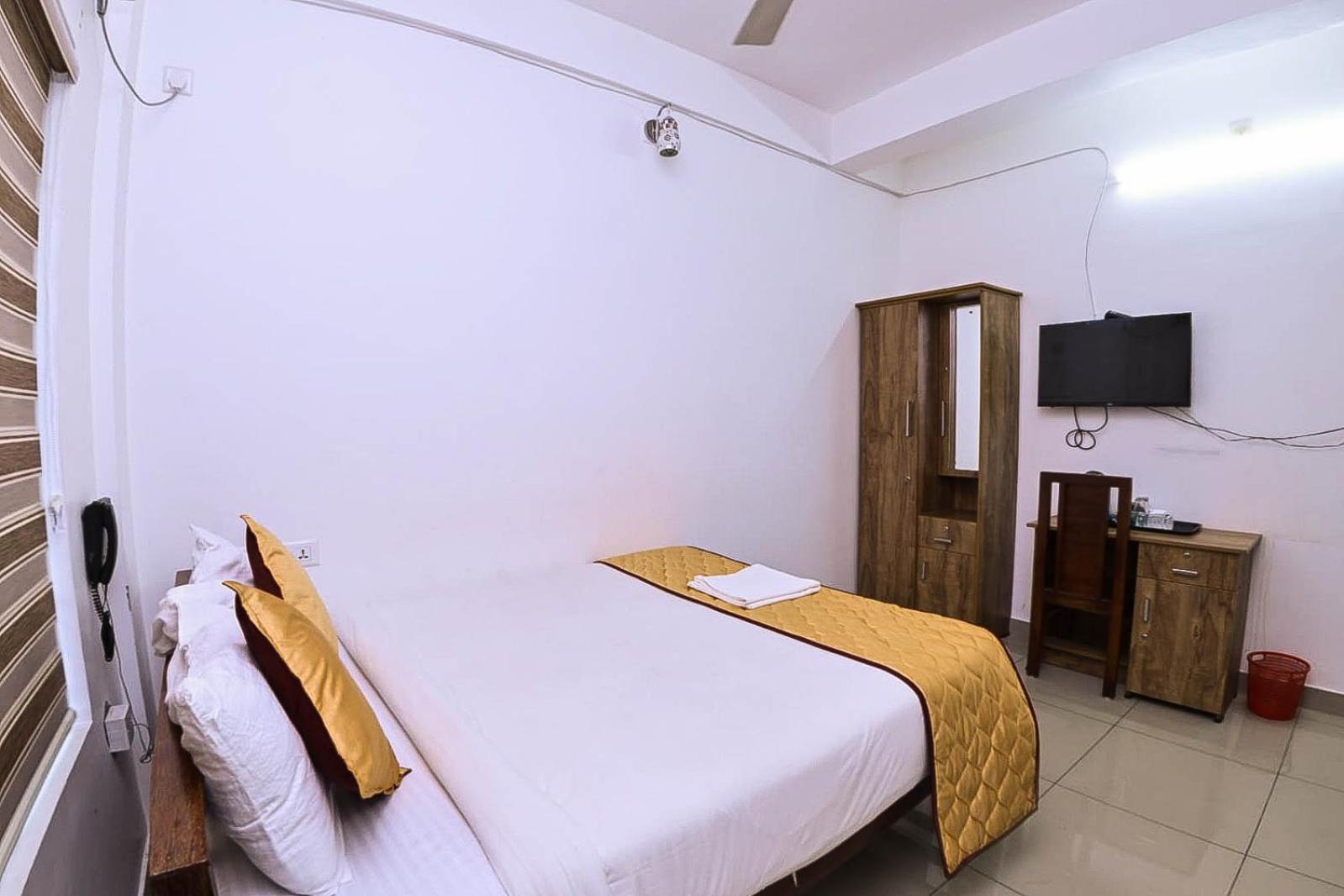 Nirupama,Hotel Aluva 700 Mtr From Aluva Railway Station Alwaye Buitenkant foto