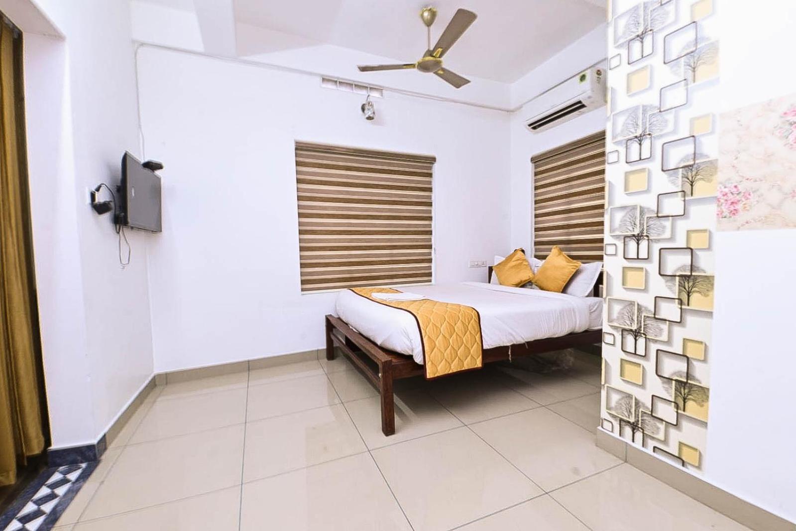 Nirupama,Hotel Aluva 700 Mtr From Aluva Railway Station Alwaye Buitenkant foto