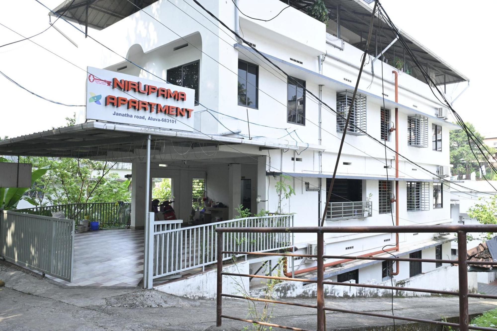 Nirupama,Hotel Aluva 700 Mtr From Aluva Railway Station Alwaye Buitenkant foto