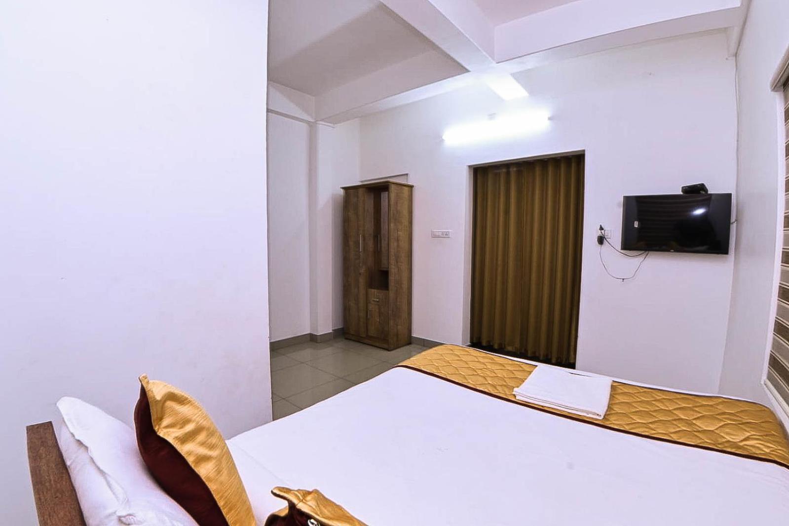 Nirupama,Hotel Aluva 700 Mtr From Aluva Railway Station Alwaye Buitenkant foto