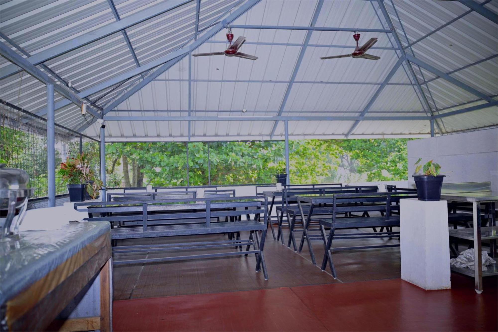 Nirupama,Hotel Aluva 700 Mtr From Aluva Railway Station Alwaye Buitenkant foto