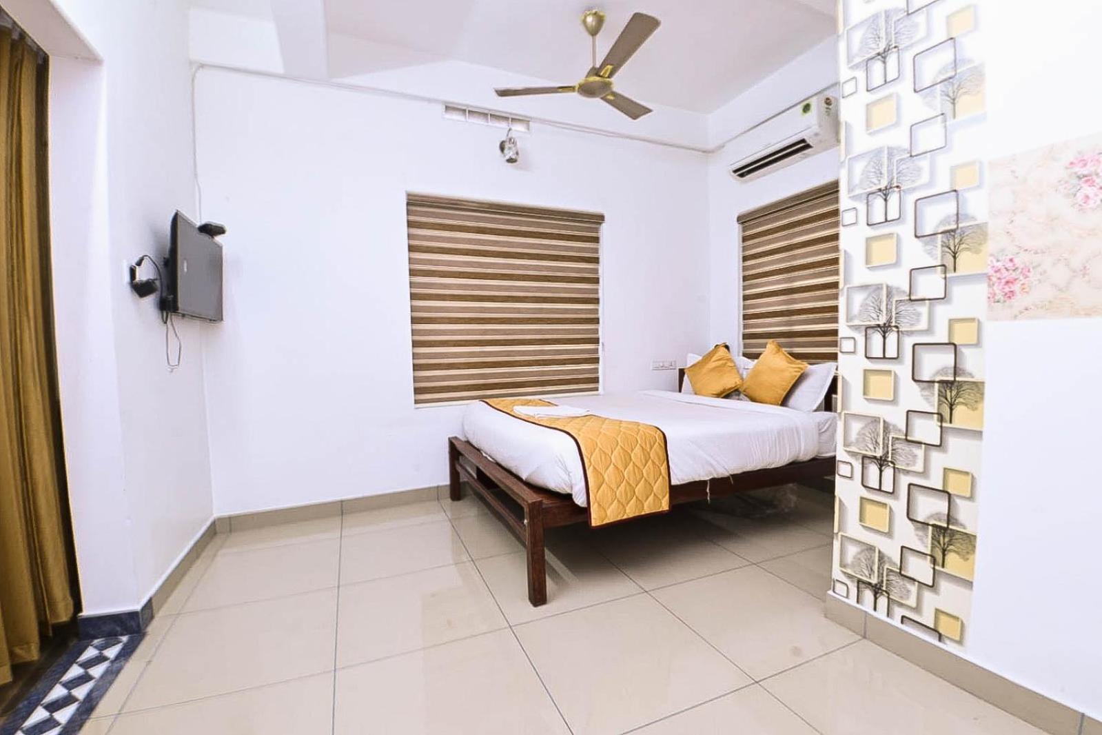 Nirupama,Hotel Aluva 700 Mtr From Aluva Railway Station Alwaye Buitenkant foto