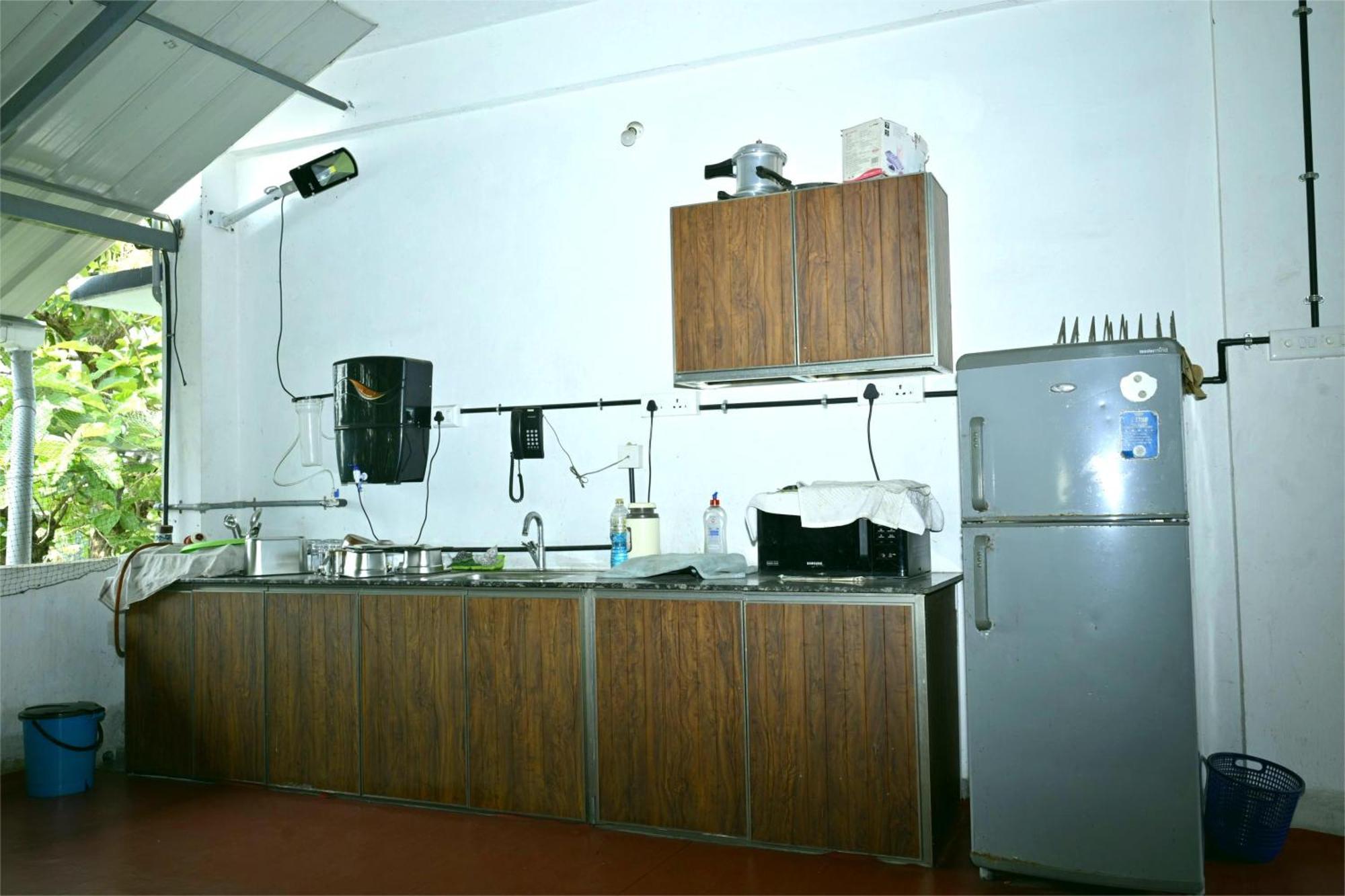 Nirupama,Hotel Aluva 700 Mtr From Aluva Railway Station Alwaye Buitenkant foto